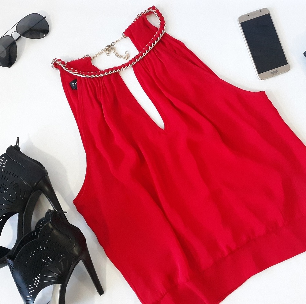 bebe tank blouse with gold chain